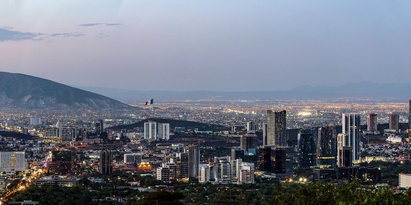 Discover the capital of nuevo león staying at one of the best hotels in monterrey méxico Urban Aeropuerto Ciudad de México Hotel Mexico City