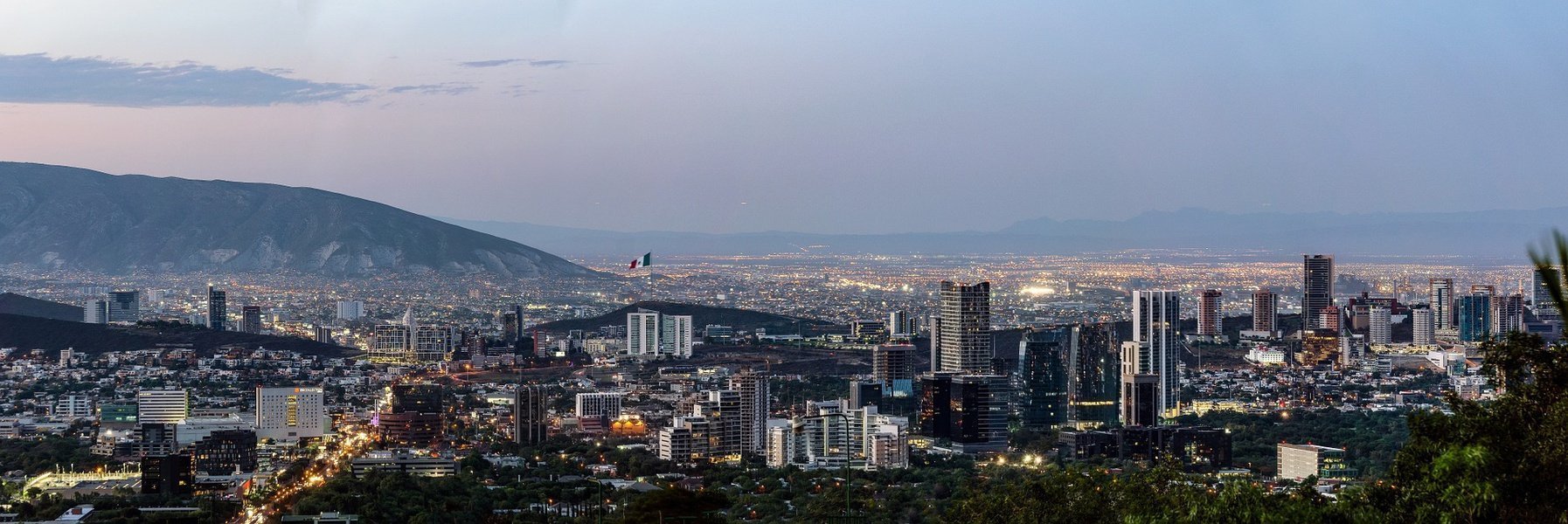 Discover the capital of nuevo león staying at one of the best hotels in monterrey méxico Urban Aeropuerto Ciudad de México Hotel Mexico City