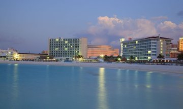 Facade Krystal Cancún Hotel - 
