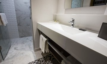 Bathroom Krystal Urban Guadalajara Hotel - 