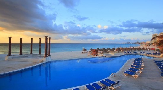 Swimming pool Krystal Cancún Hotel - 
