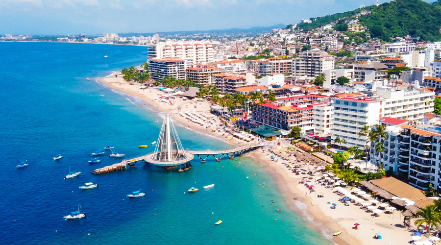 MEXICAN INDEPENDENCE DAY IN PUERTO VALLARTA: WHERE TO CELEBRATE “EL GRITO” AND WHERE TO STAY Krystal Hotels & Resorts MEXICAN INDEPENDENCE DAY IN PUERTO VALLARTA: WHERE TO CELEBRATE “EL GRITO” AND WHERE TO STAY Krystal Hotels & Resorts