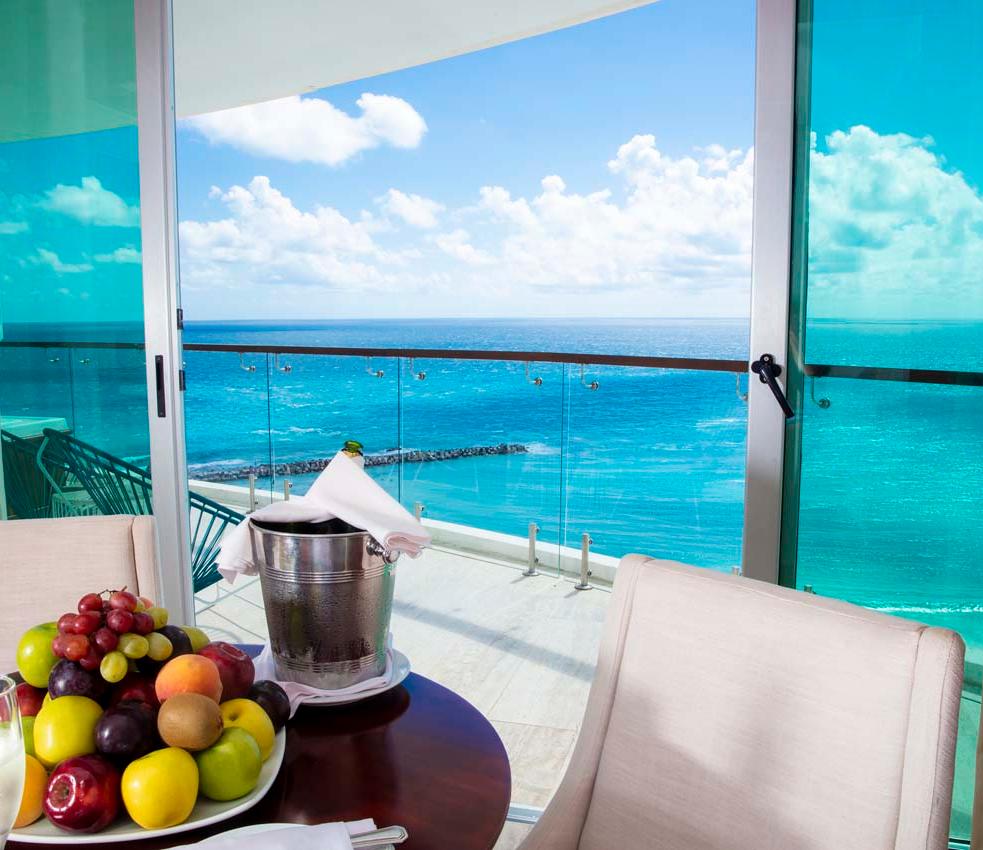 Krystal Grand® Cancún All Inclusive Krystal Grand® Cancún All Inclusive
